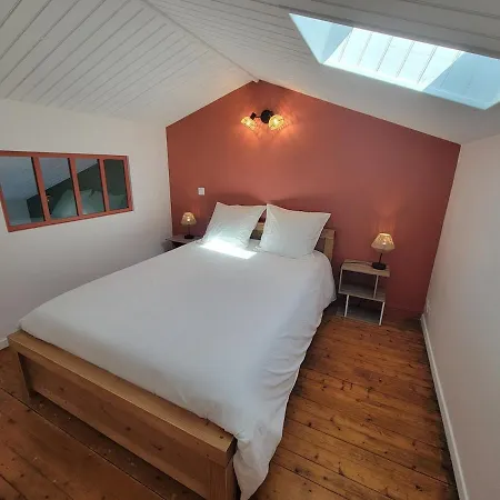 T2 Renove Lumineux, Linge Inclus, Parking Prive, & Vieux Port A Velo La Rochelle (Charente-Maritime)