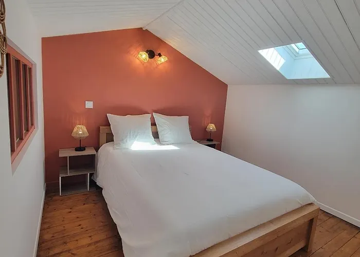 Appartement T2 rénové lumineux, Parking privé, Plage&Vieux Port à vélo *