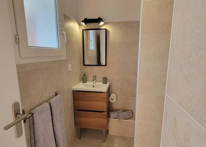 T2 rénové lumineux, Parking privé, Plage&Vieux Port à vélo Appartement *